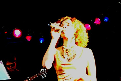 Ana Bonfim live
